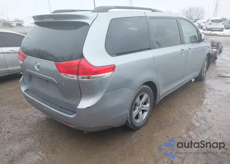 2014 Toyota Sienna Le V6 8 Passenger z USA, uszkodzony, nr VIN 5TDKK3DC8ES515969